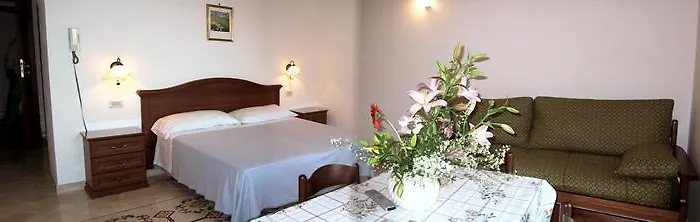 Ludovica Type B Позитано